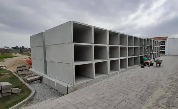 Finalizan los trabajos para construir los nuevos nichos en el cementerio municipal