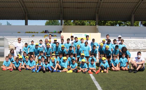 Rodri visita las Jornadas de Fútbol Base del C.P. Malpartida en su segunda edición