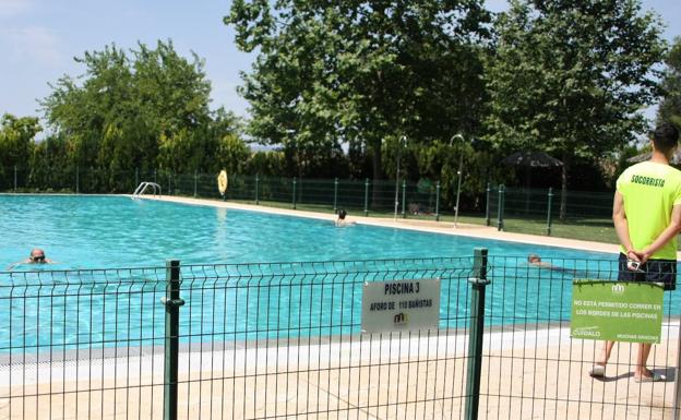 La limitación de venta de entradas individuales en la piscina se estudiará según la evolución del número de usuarios en los próximos días