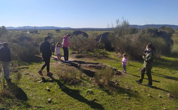 Celebrada la Gymkhana ambiental infantil 'La búsqueda del Tesoro de Los Barruecos'