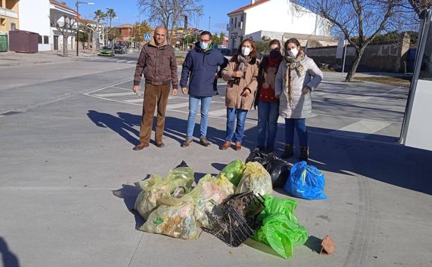 14,8 kg de basuraleza recogida en el entorno de la ermita de La Soledad