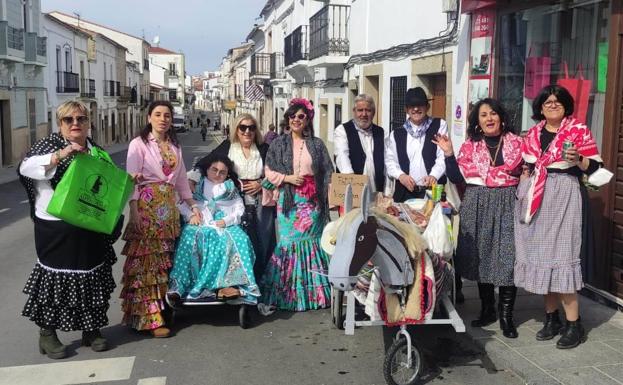 'El Carro de Manolo' y 'La tradición en la calle' ganan el concurso de carros de agua