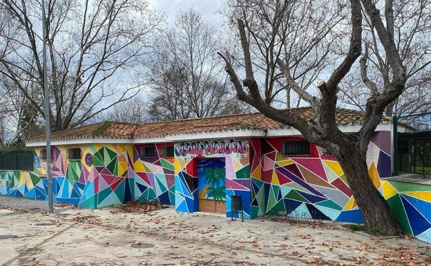 Comienza la obra de mejora de los vestuarios de la piscina