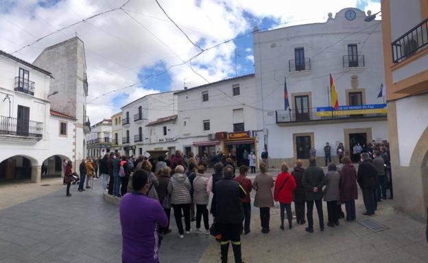Malpartida guarda silencio en repulsa a la invasión de Ucrania