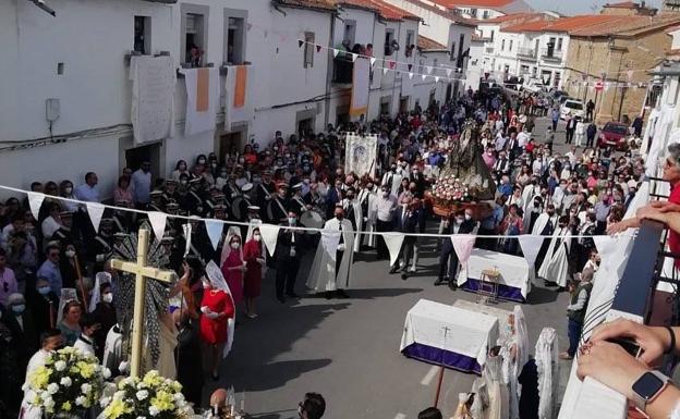 Finaliza la Semana Santa de Malpartida de Cáceres con 'El Santo Encuentro'
