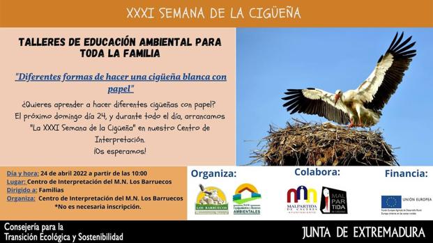 El Centro de Interpretación enseña diferentes formas de hacer una cigüeña blanca de papel