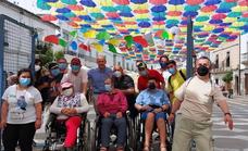 Aspace Trujillo visita los paraguas de colores