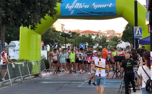 77 corredores participaron en la Carrera Nocturna