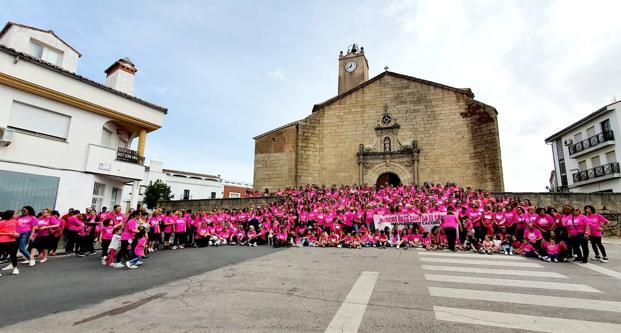 Malpartida de Cáceres volvió a teñir las calles de rosa contra el Cáncer de Mama