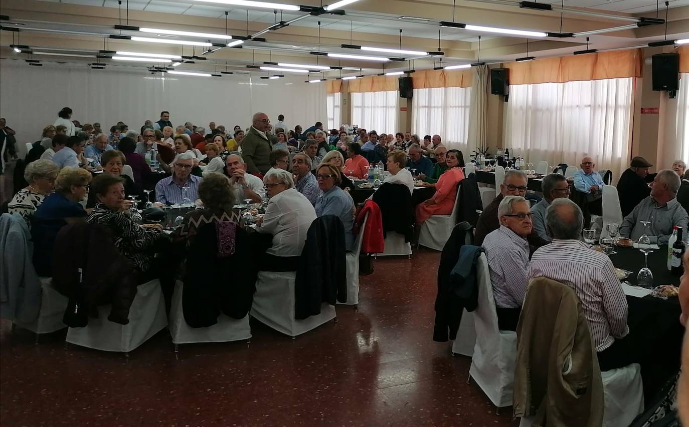 Los Mayores del Cruz La Paz han disfrutado de diversas actividades por su Semana Cultural
