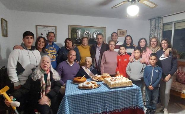 La malpartideña Juana Rollizo Leo celebró sus 100 años