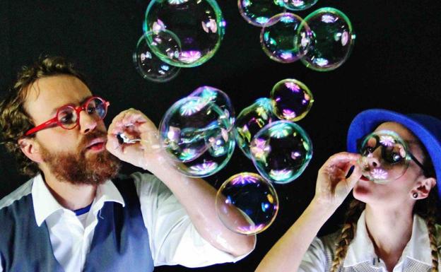 El Museo Vostell Malpartida acoge el espectáculo familiar de pompas de jabón y clown 'Burbujas con arte'