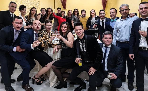 Los Colegas, ganadores del Carnaval de Badajoz, se quedan sin premios Antifaz de Plata
