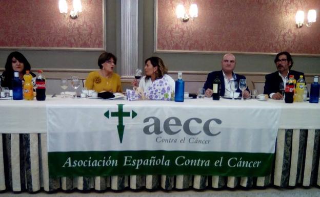 Éxito de convocatoria de la Asociación Española contra el Cáncer miajadeña en su cena anual