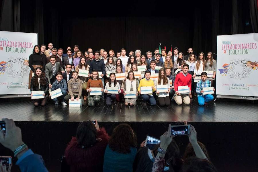 63 alumnos extremeños reciben los Premios Extraordinarios de Educación en Miajadas