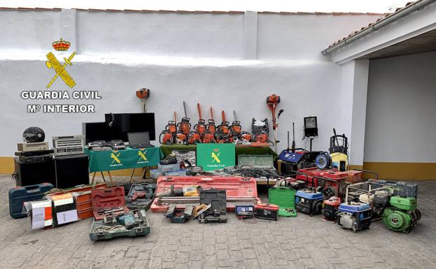 Dos detenidos por robo de herramientas en Madroñera, Almoharín y Valdemorales