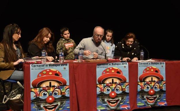 Los Colegas y Los Bailongos, participarán 2º y 30º en el desfile de comparsas del Carnaval de Badajoz