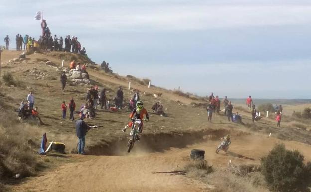 El joven piloto Samuel Tapia acaba tercero en el circuito de Los Patos