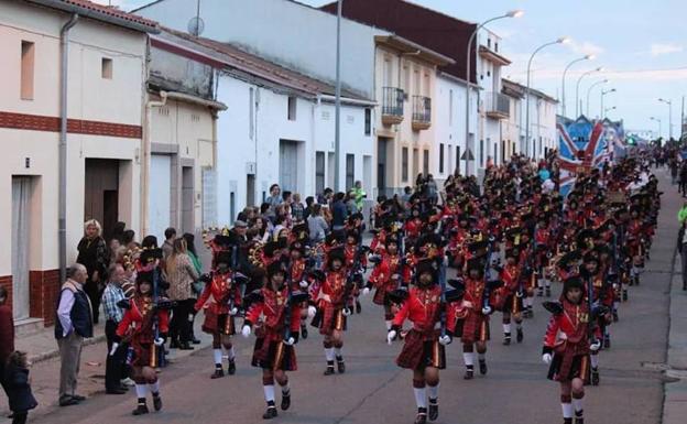 La cuarta convivencia carnavalera reúne a cientos de personas en Miajadas