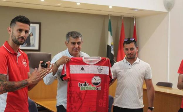 El CD Miajadas recibirá 10.100 euros por parte del Ayuntamiento para competir en Tercera División