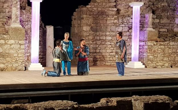 La compañía Meaxadas Teatro triunfa en las Noches de Regina