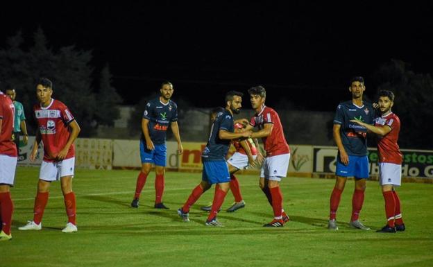 El Don Benito gana el Trofeo Villa de Miajadas ante el Badajoz