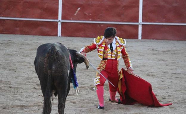 El miajadeño Iván Valares entusiasma al público local con una gran faena