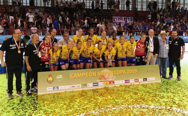 La miajadeña Ana Belén Palomino gana la Supercopa de España con su equipo Rocasa Gran Canaria