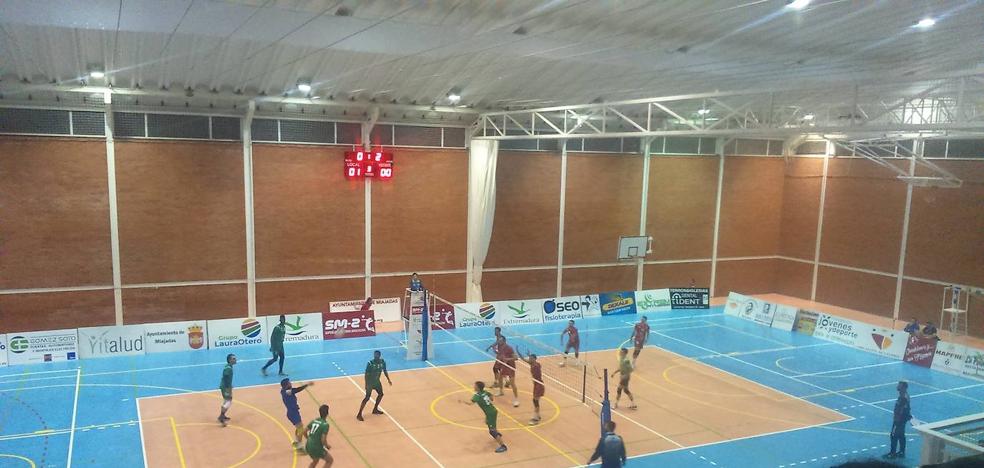 El derbi de voleibol entre el Extremadura Grupo Laura Otero y el Extremadura Cáceres PH dejó a todos con ganas de más