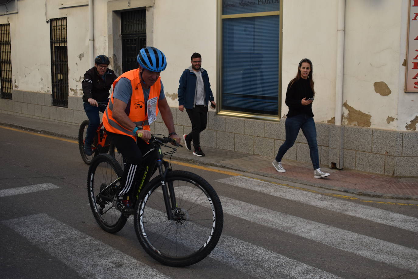 La 'I Carrera de bicicletas sin cadena' puso a prueba la 'maña' de los miajadeños
