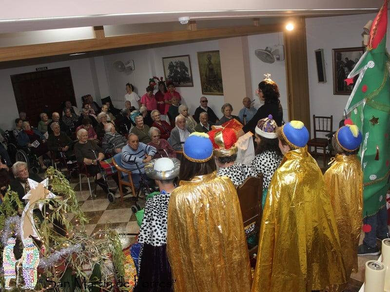 Los mayores de San Martín de Porres son los primeros en recibir a los Reyes Magos en Miajadas
