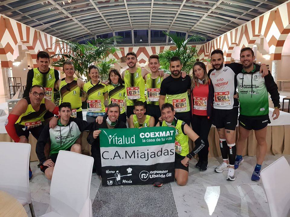 El Club de Atletismo de Miajadas participó en la 25ª Media Maratón de Sevilla