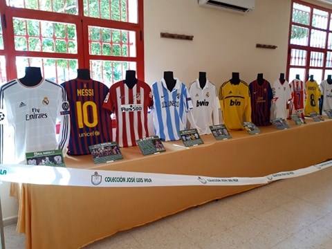 Miajadas acoge la exposición futbolística 'Una camiseta, una historia'