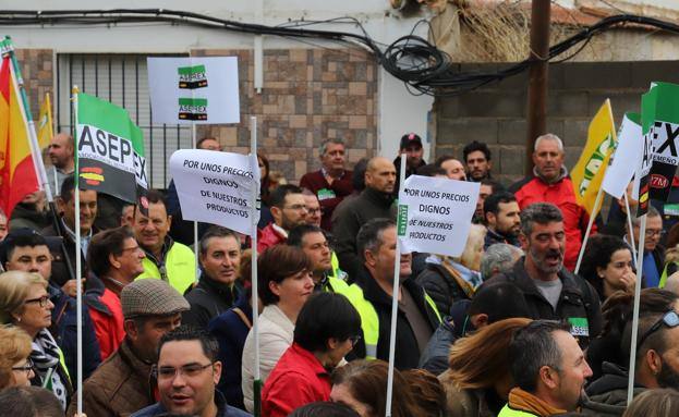 Los partidos políticos de Miajadas muestran su apoyo a los agricultores