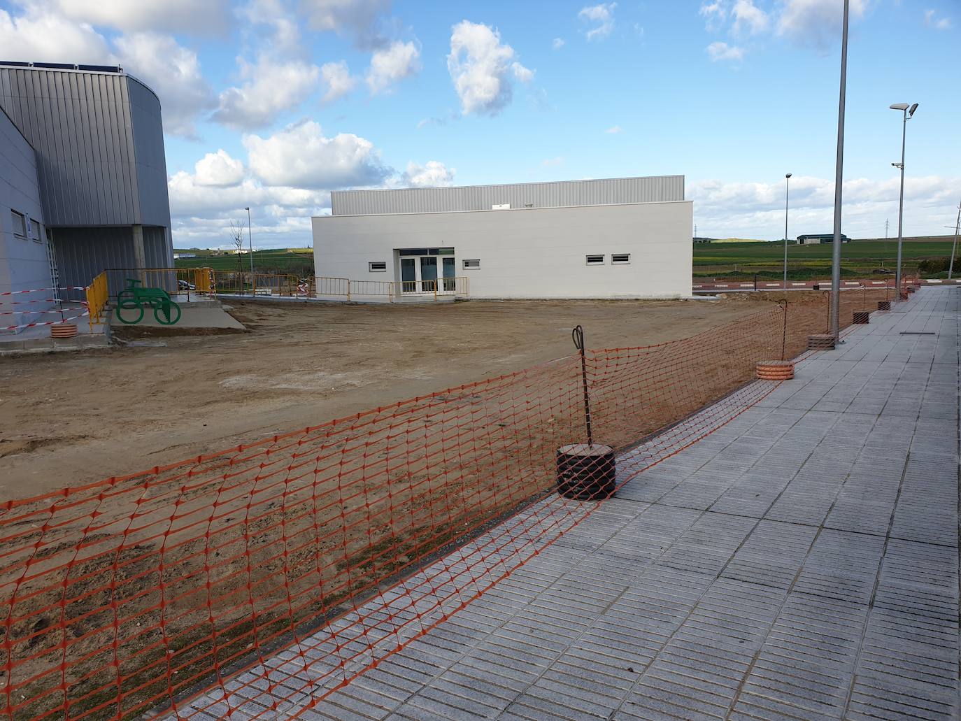 Comienzan las obras del área recreativa y aparcamientos en la zona deportiva de Miajadas