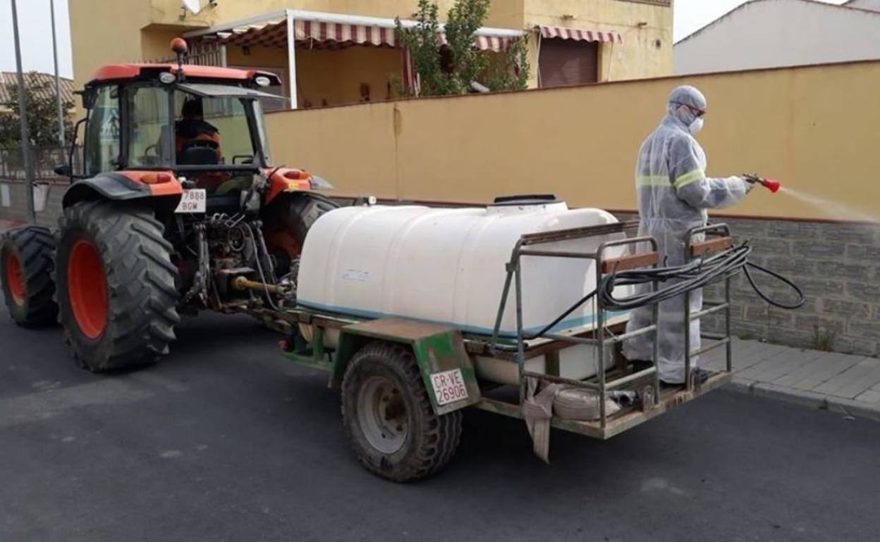 El Sindicato de Agricultores 'La Unión' ofrece ayuda para la desinfección de la vía pública
