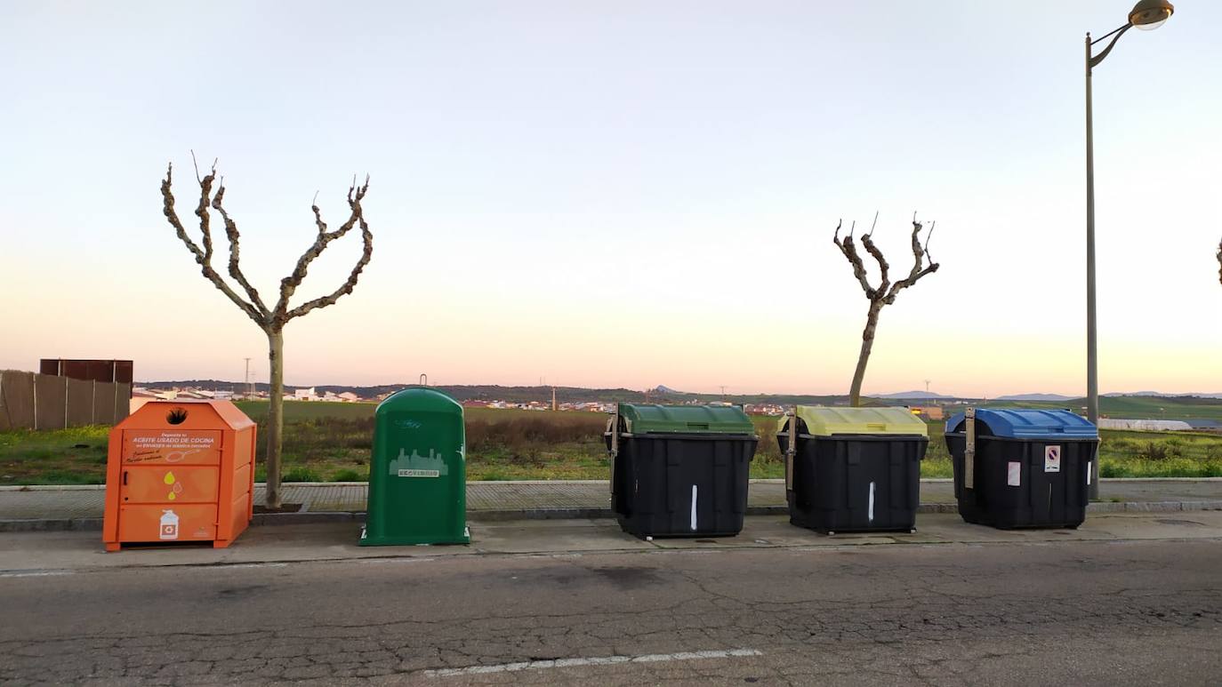 Comienza la limpieza y desinfección de los contenedores de basura