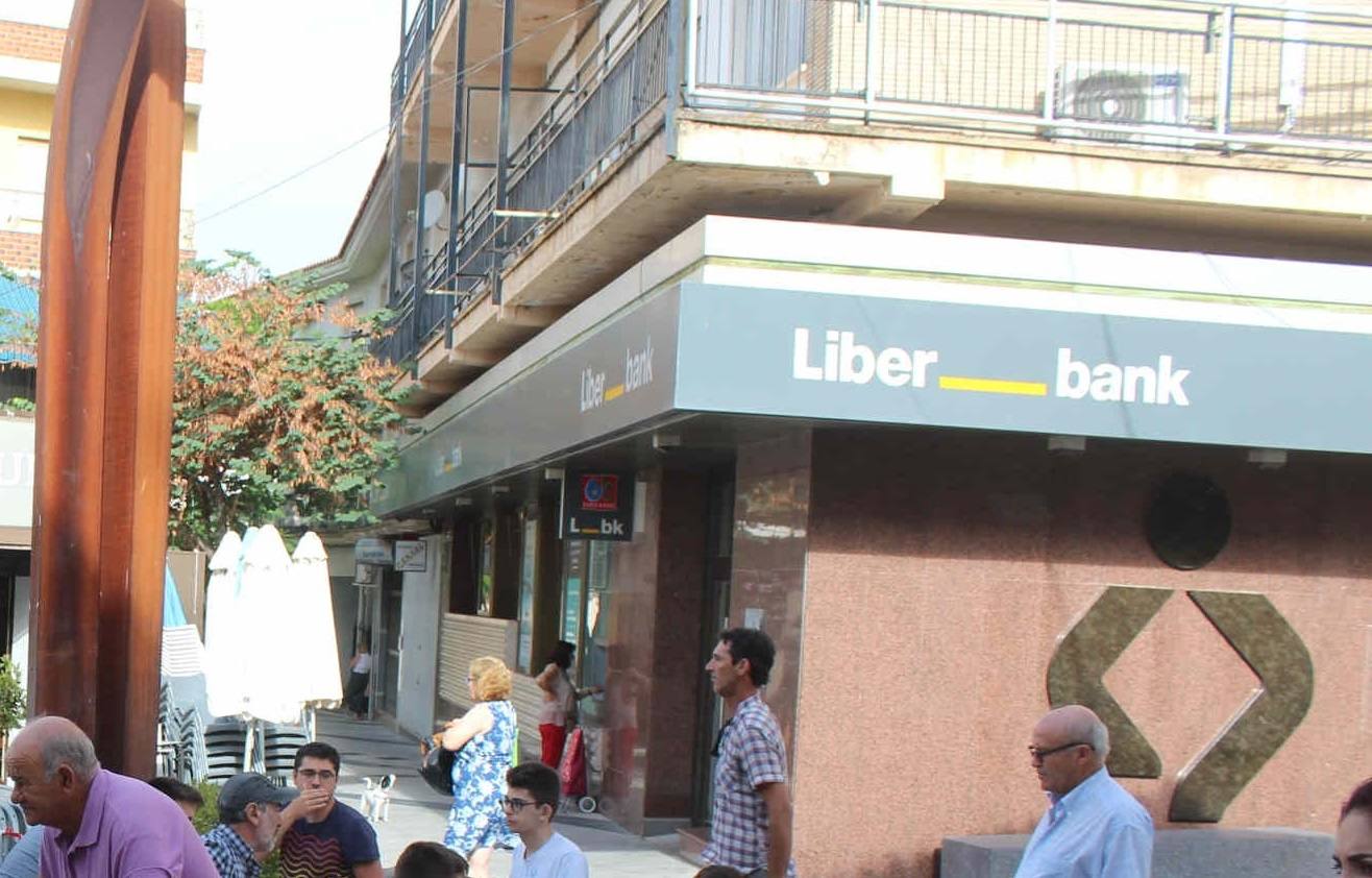 Liberbank Miajadas ha cerrado ante el posible positivo de uno de sus trabajadores