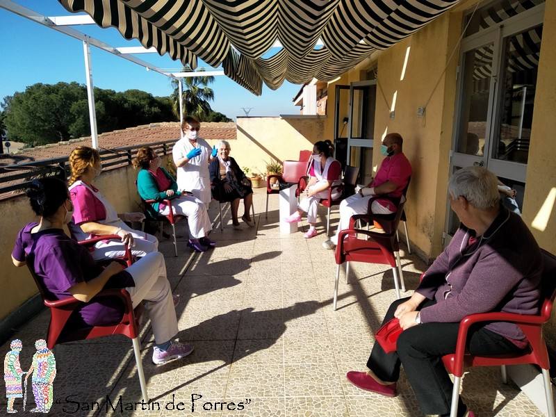 Trabajos de desinfección en la residencia San Martín de Porres