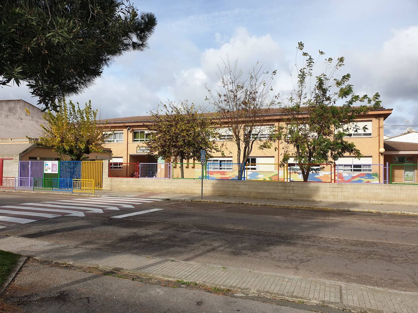 El colegio García Siñeriz realizará mañana el reparto de libros para el último trimestre