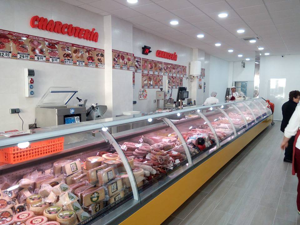 El pequeño comercio de Miajadas continúa al servicio de sus vecinos