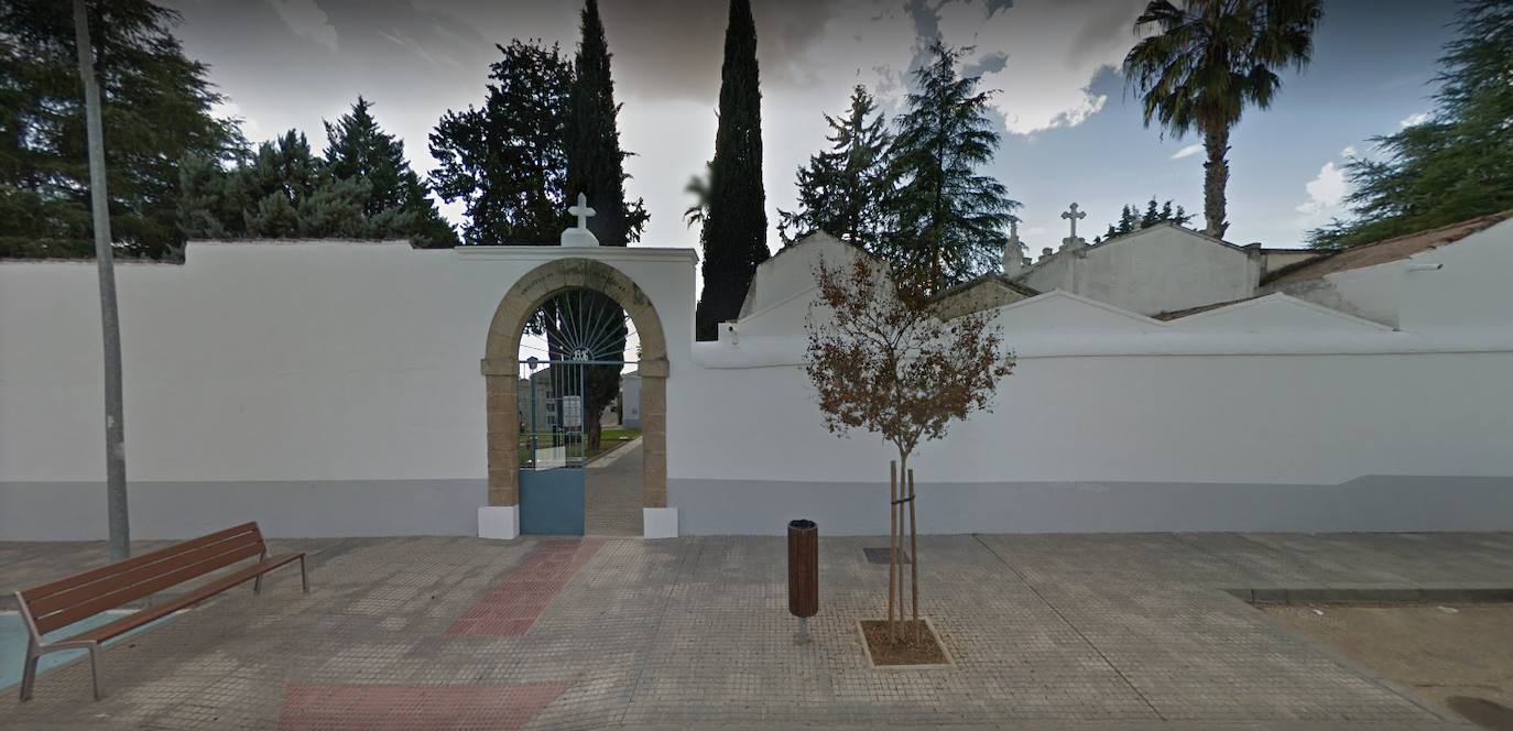 El cementerio municipal de Miajadas abre sus puertas al público