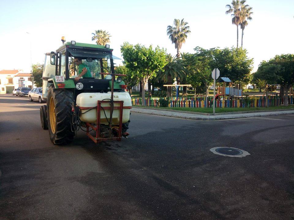 Continúan las labores de desinfección en Miajadas y pedanías