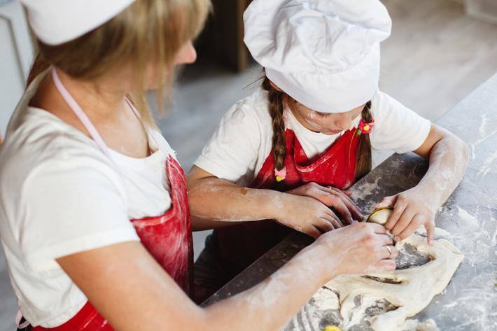 La Ludoteca sugiere a sus alumnos que cocinen palmeritas de hojaldre y chocolate