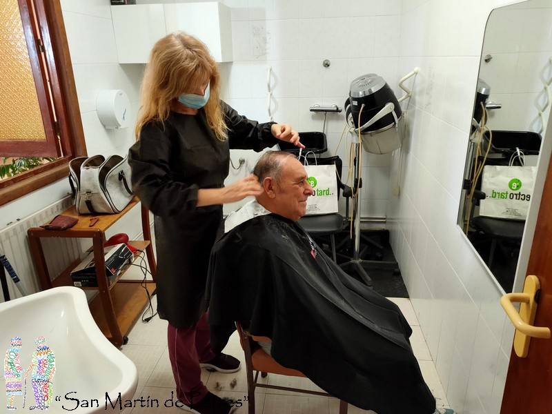 La peluquería de la residencia San Martín de Porres vuelve al trabajo