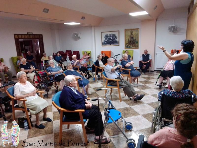 Los mayores de San Martín de Porres se preparan para la nueva normalidad en una charla informativa