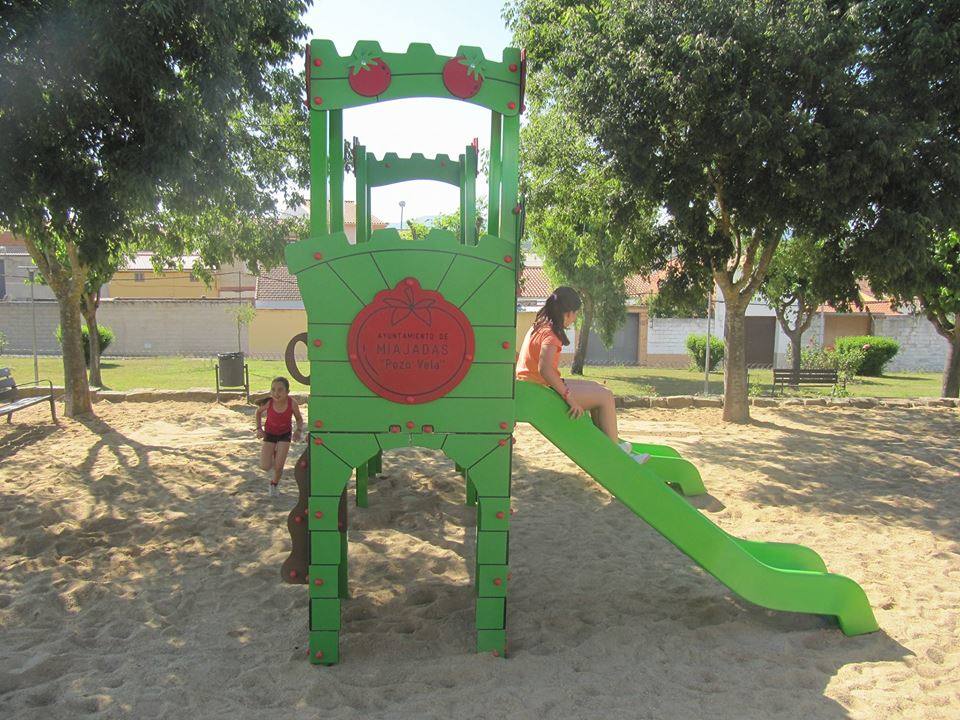 Los parques infantiles de Miajadas y pedanías vuelven a acoger a los pequeños