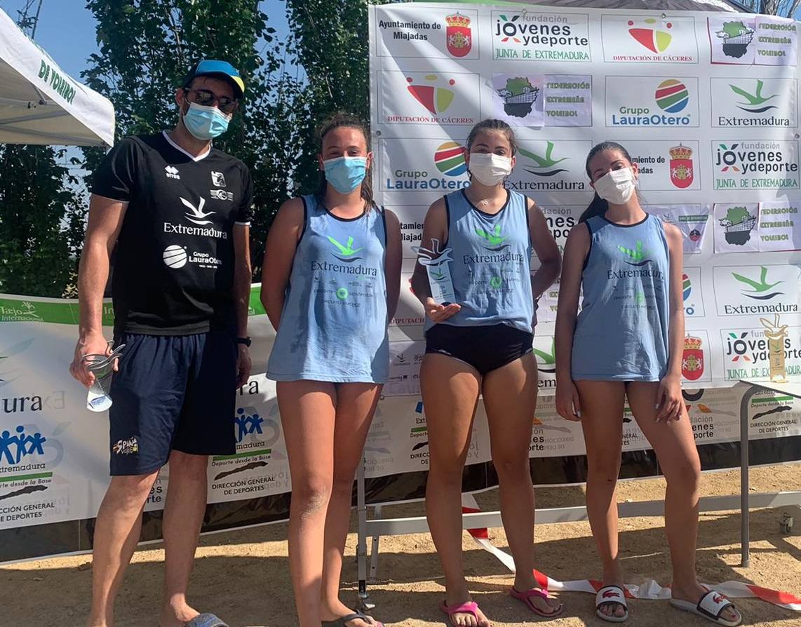 Miajadas acogió el XV Torneo de Vóley Playa 'Mujer y Deporte' y el I Torneo Recreativo Masculino