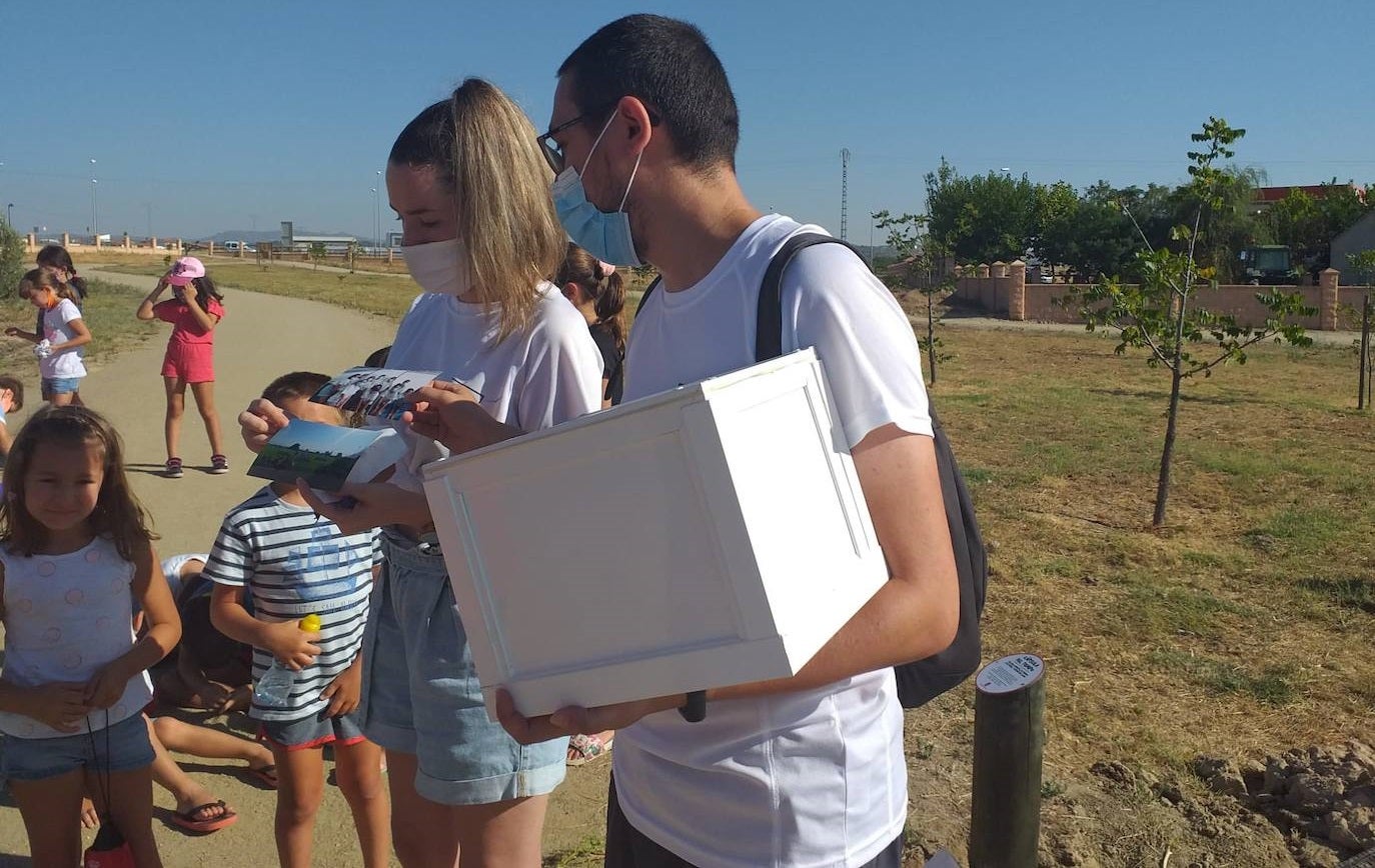 Los alumnos de la Escuela de Verano despidieron la primera etapa enterrando una cápsula del tiempo