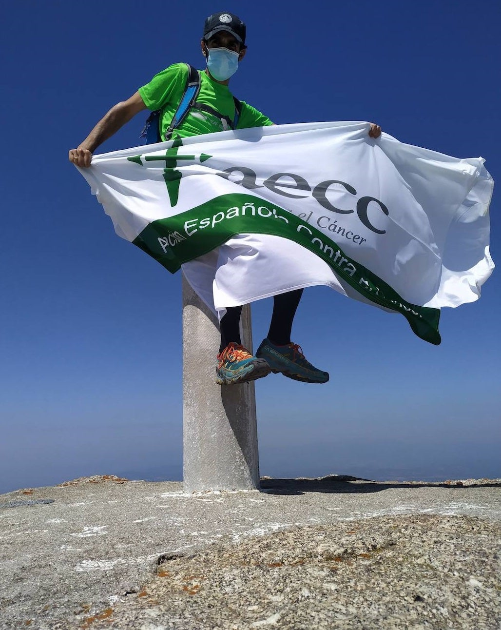Nacho Lucero, de AECC Cáceres, escala montañas para conseguir fondos para la investigación